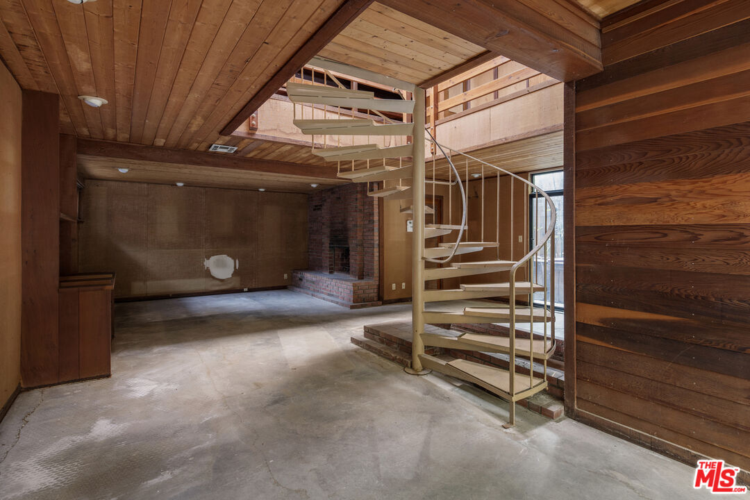 2716 Nichols Canyon Rd