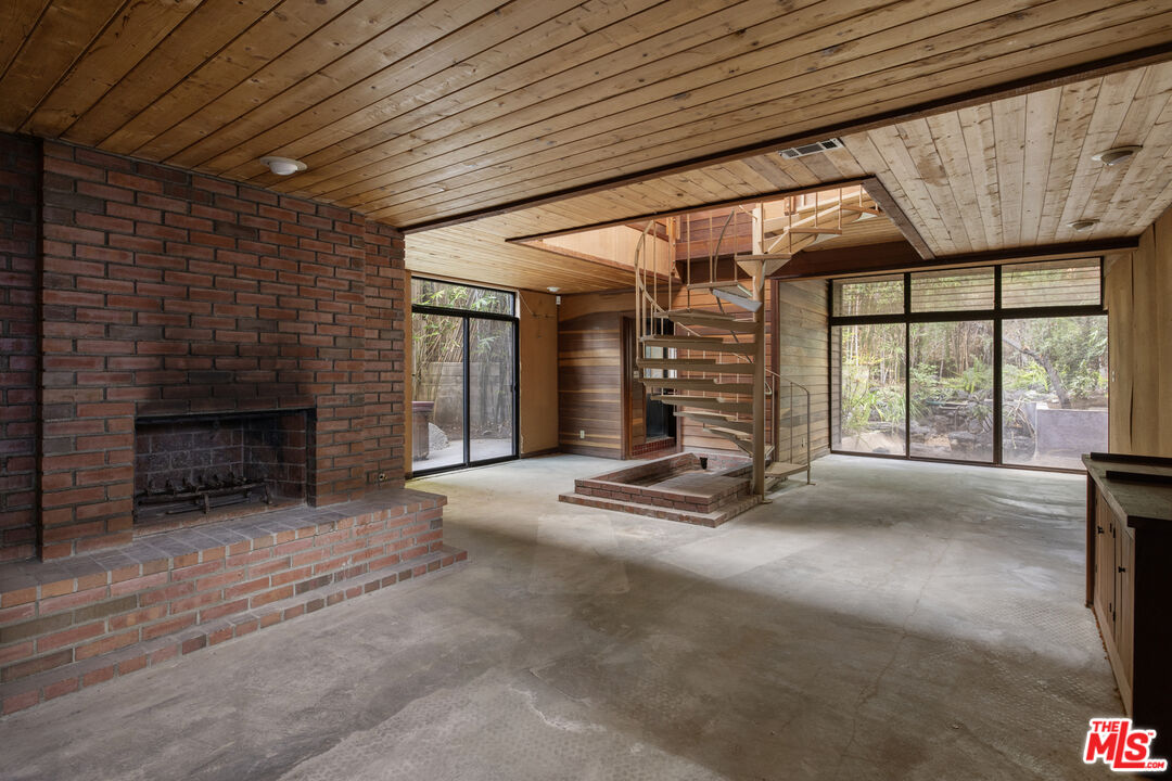 2716 Nichols Canyon Rd