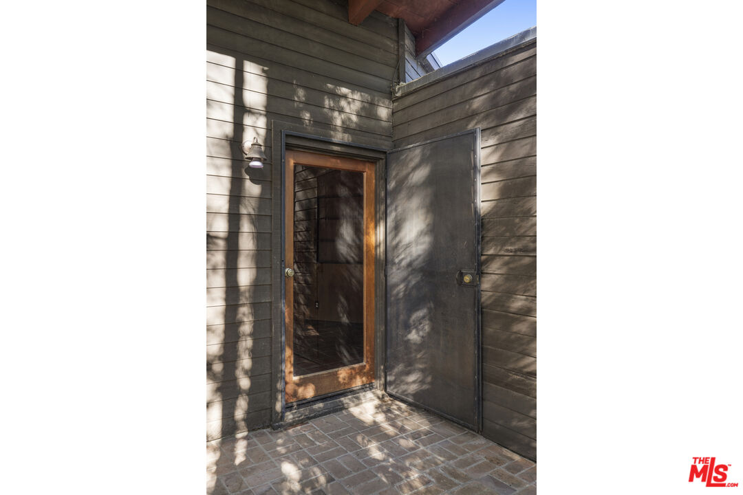 2716 Nichols Canyon Rd