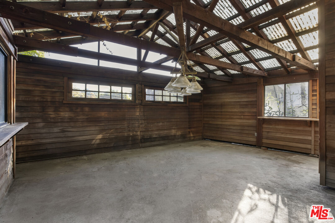 2716 Nichols Canyon Rd