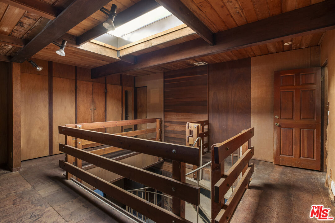 2716 Nichols Canyon Rd