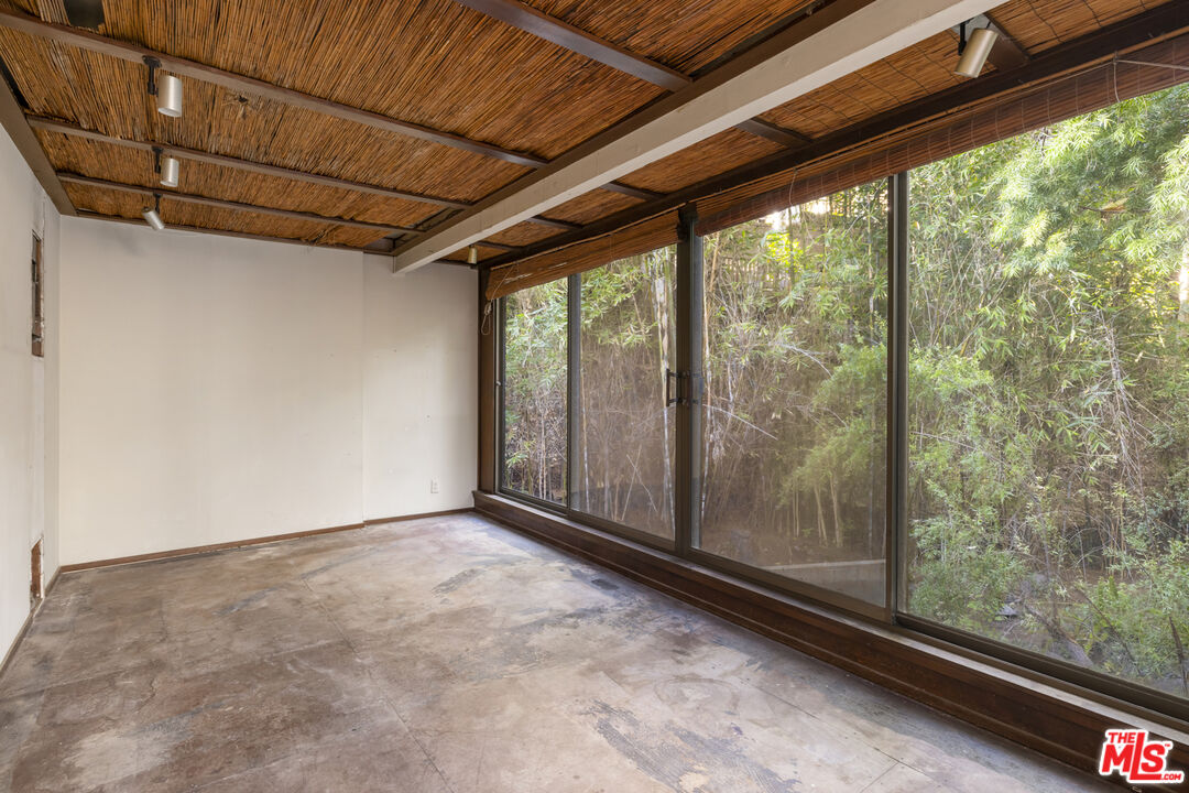 2716 Nichols Canyon Rd