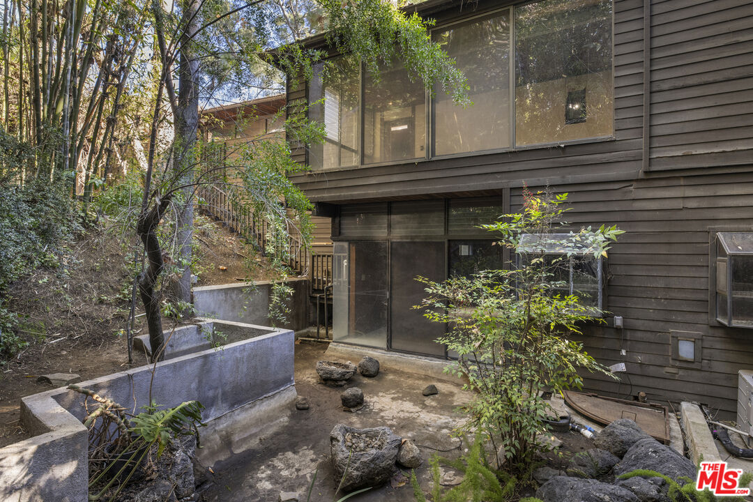 2716 Nichols Canyon Rd