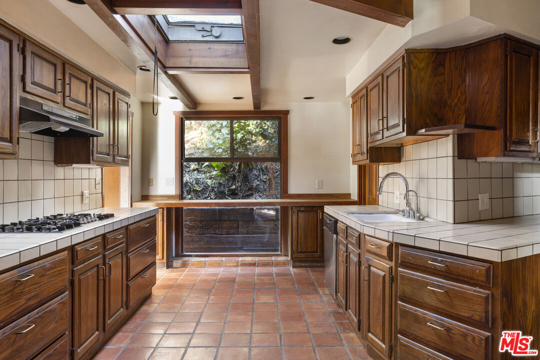 2716 Nichols Canyon Rd