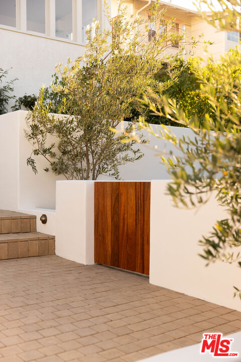 1443 Allison Ave Unit: 1/2