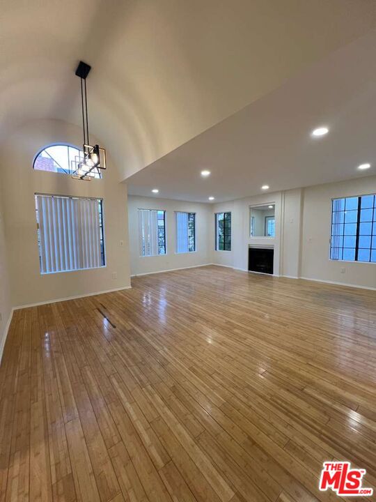 1931 Malcolm Ave Unit: 201