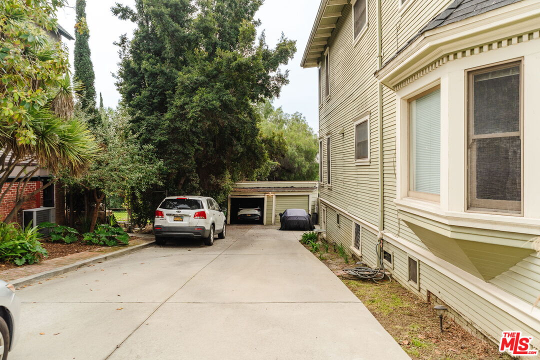 1354 Carroll Ave
