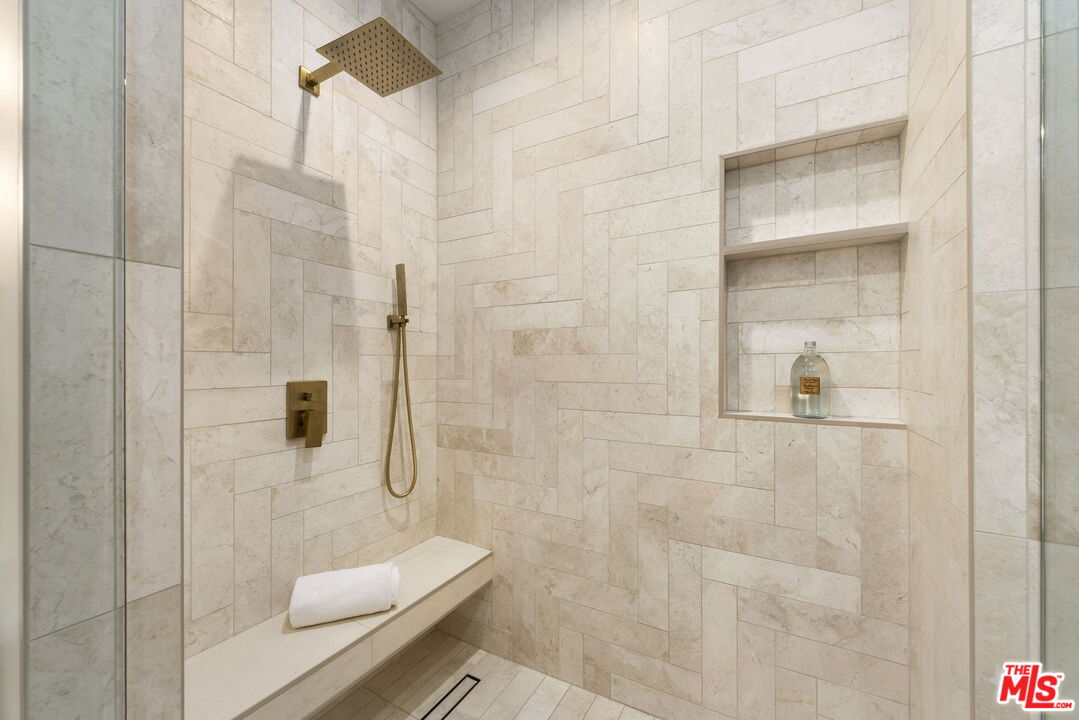 11923 Gorham Ave Unit: 201