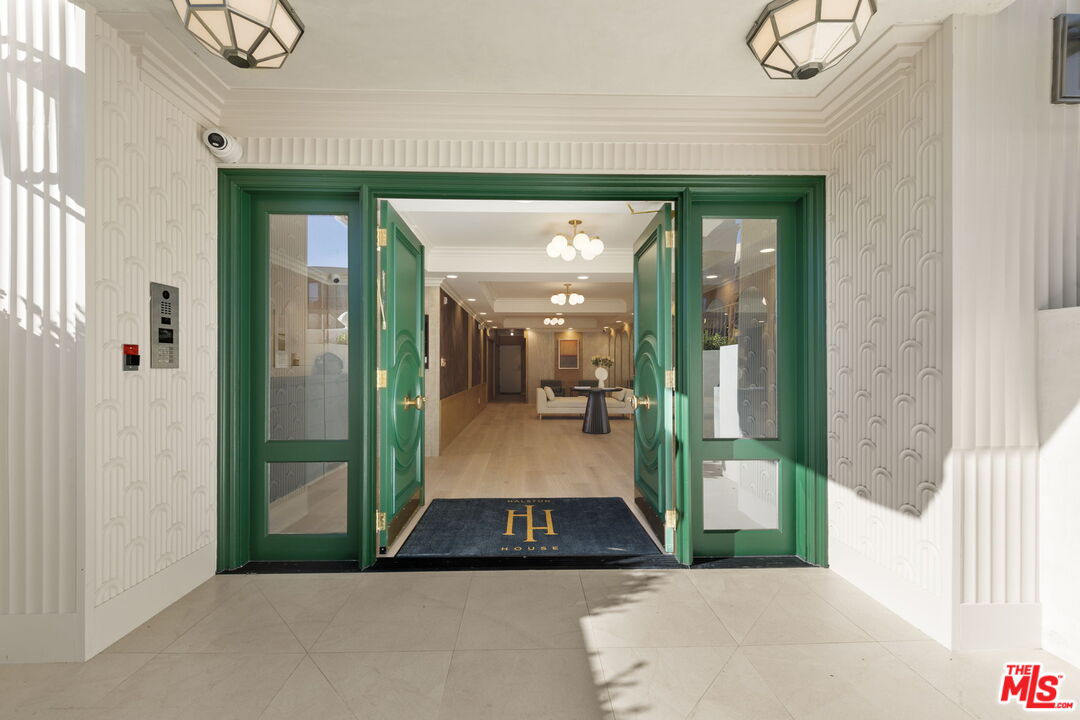 11923 Gorham Ave Unit: 201