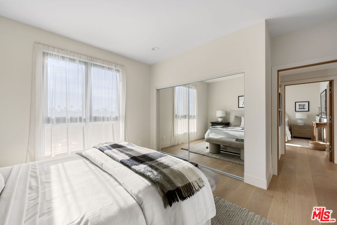 11923 Gorham Ave Unit: 201