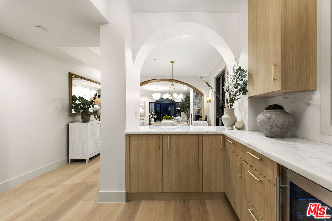 11923 Gorham Ave Unit: 201