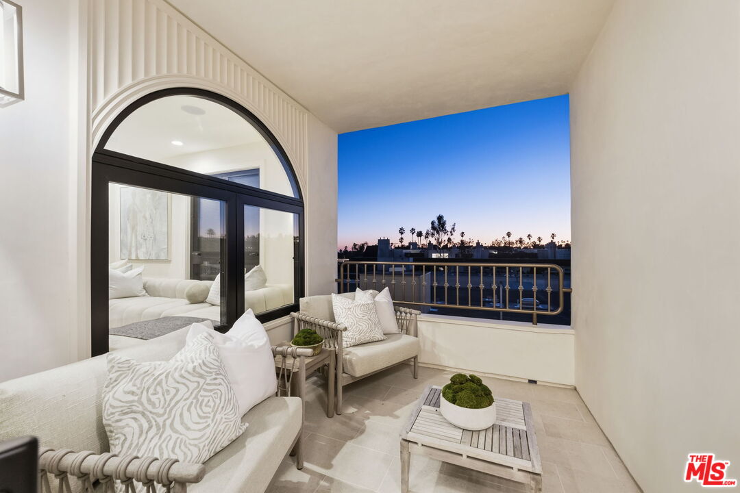 11923 Gorham Ave Unit: 402