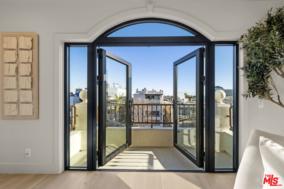 11923 Gorham Ave Unit: 402