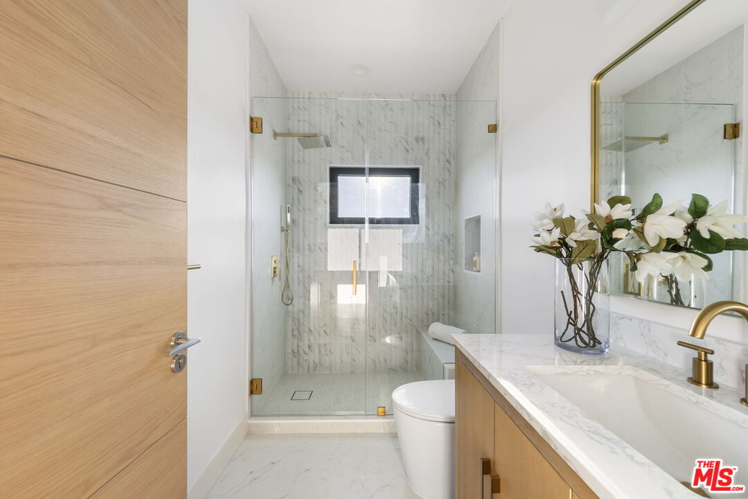 11923 Gorham Ave Unit: 402