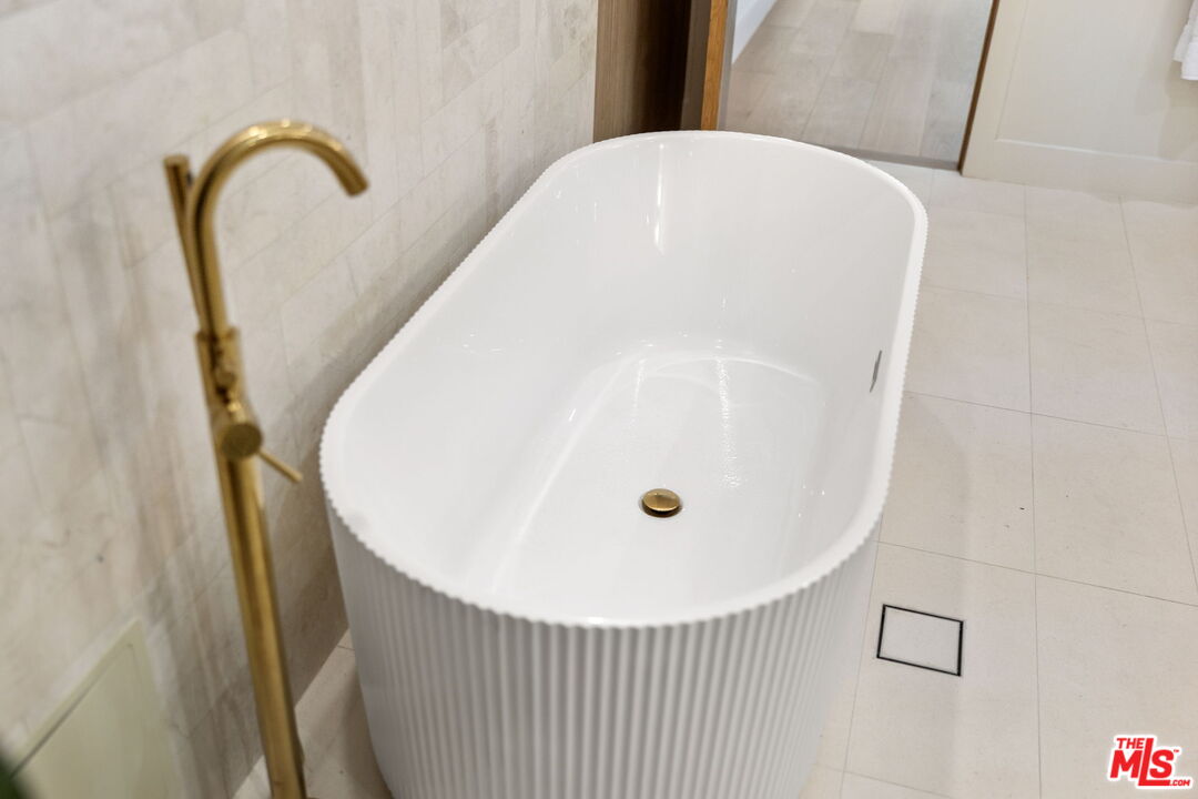 11923 Gorham Ave Unit: 402