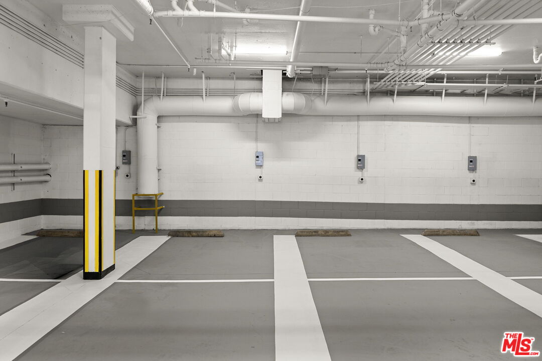 11923 Gorham Ave Unit: 402