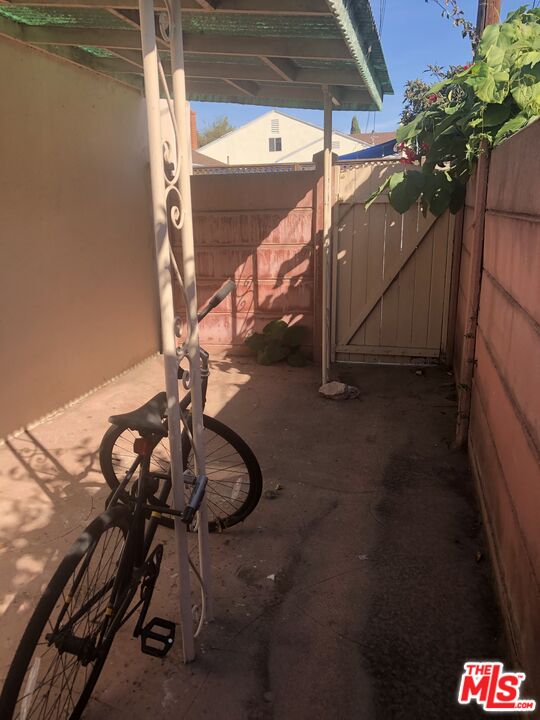 2628 S Barrington Ave