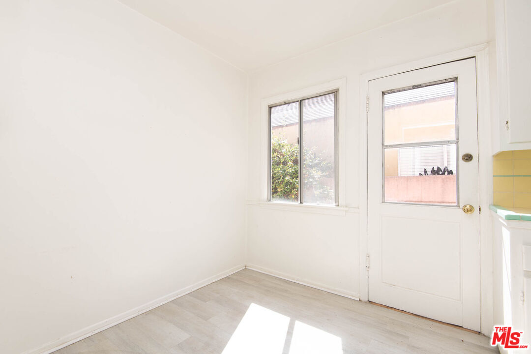 2628 S Barrington Ave