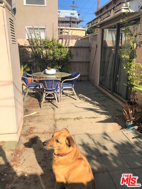 2628 S Barrington Ave