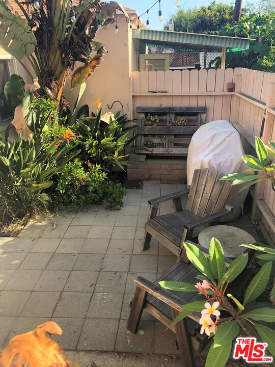 2628 S Barrington Ave