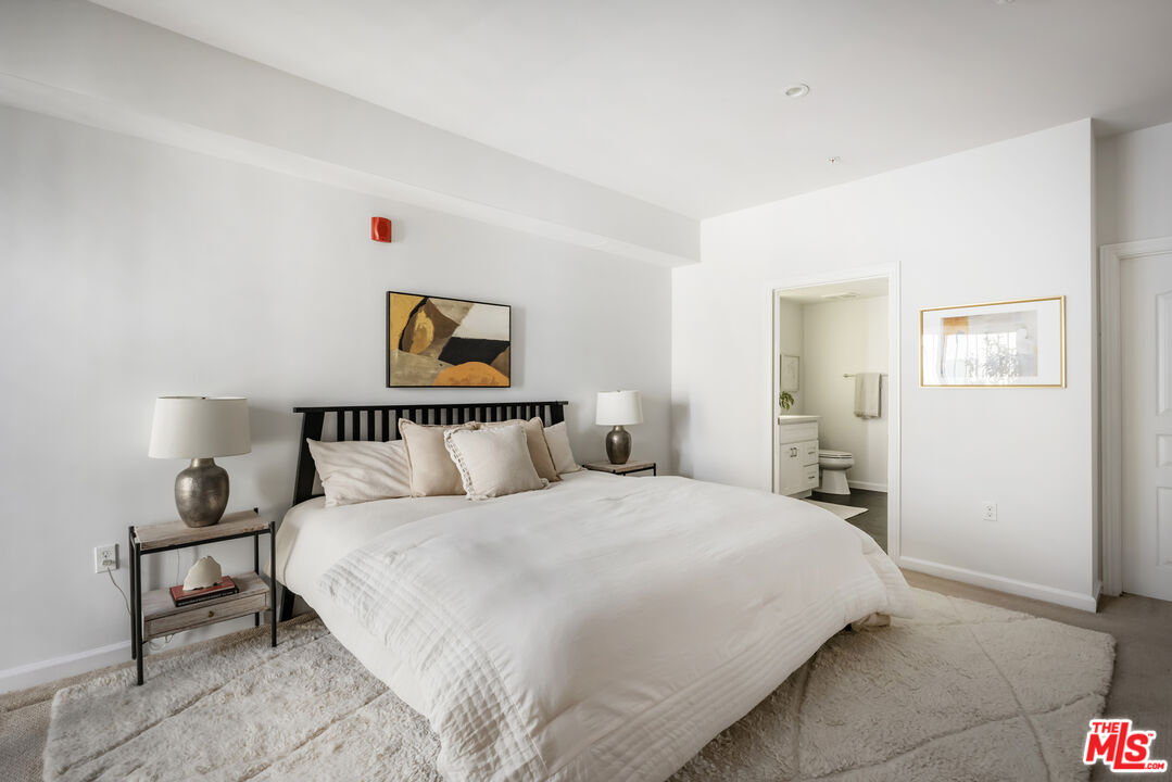 155 S Oxford Ave Unit: 201