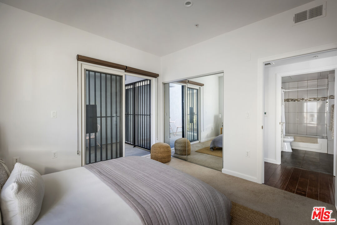 155 S Oxford Ave Unit: 201