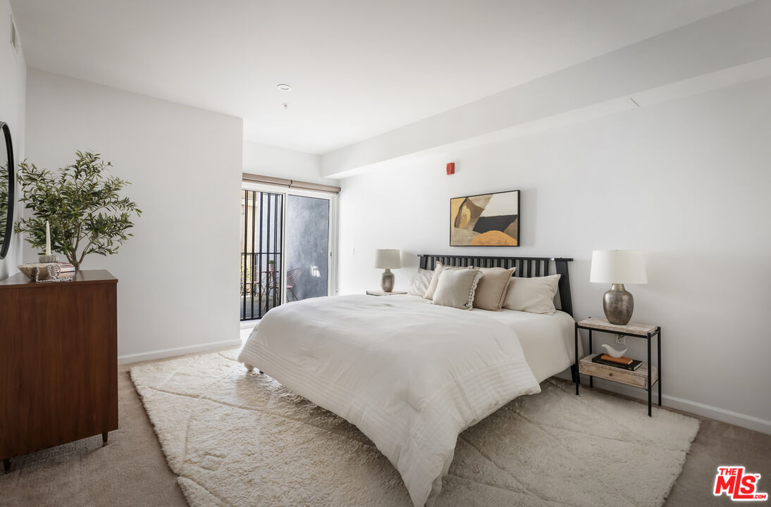 155 S Oxford Ave Unit: 201