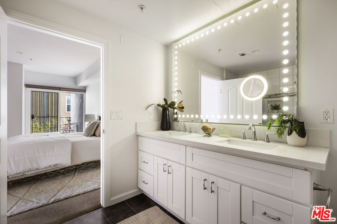 155 S Oxford Ave Unit: 201