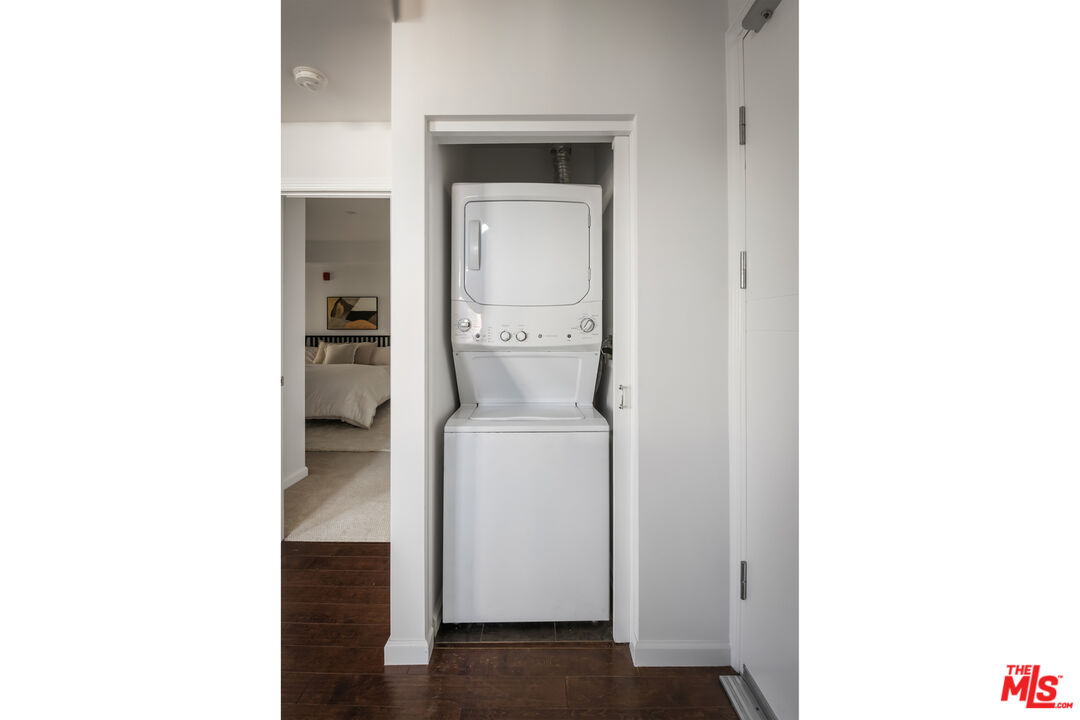 155 S Oxford Ave Unit: 201