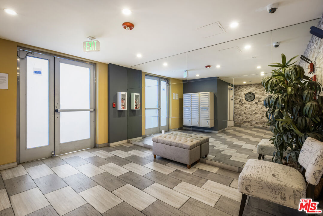 155 S Oxford Ave Unit: 201