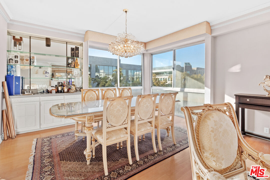 320 N Maple Dr Unit: 303