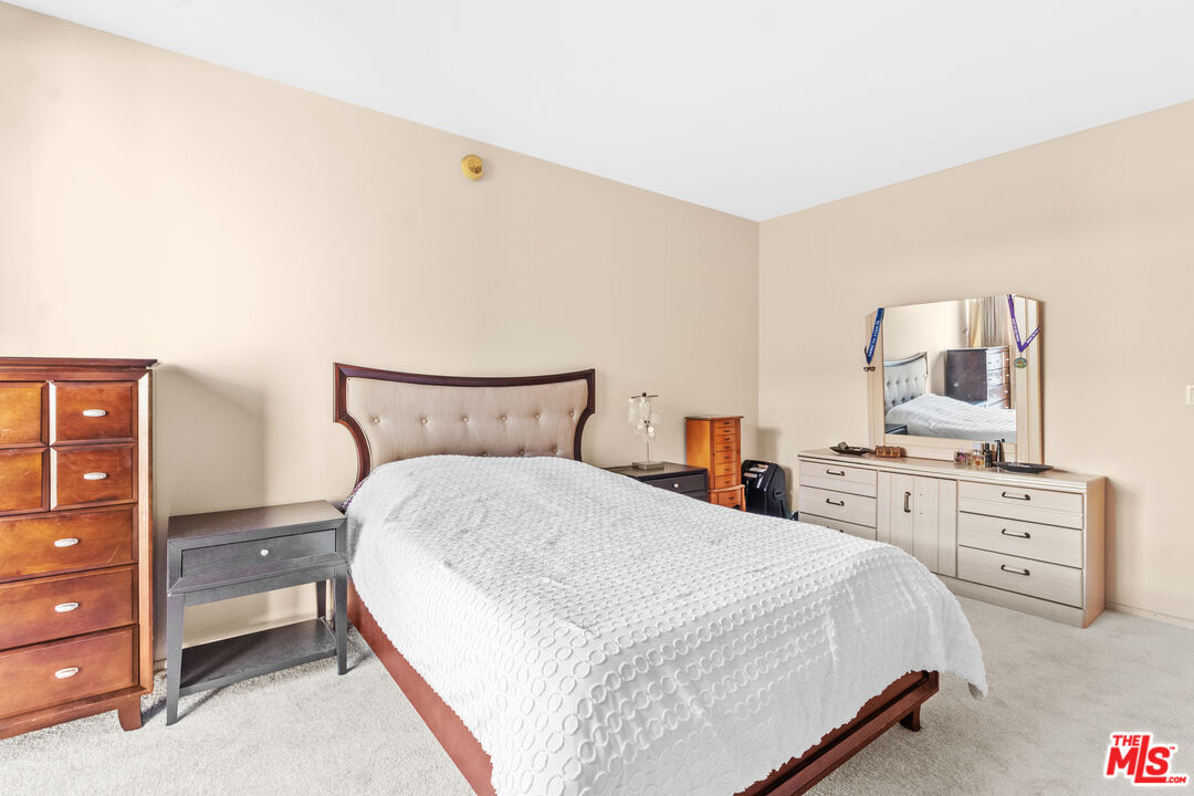 320 N Maple Dr Unit: 303