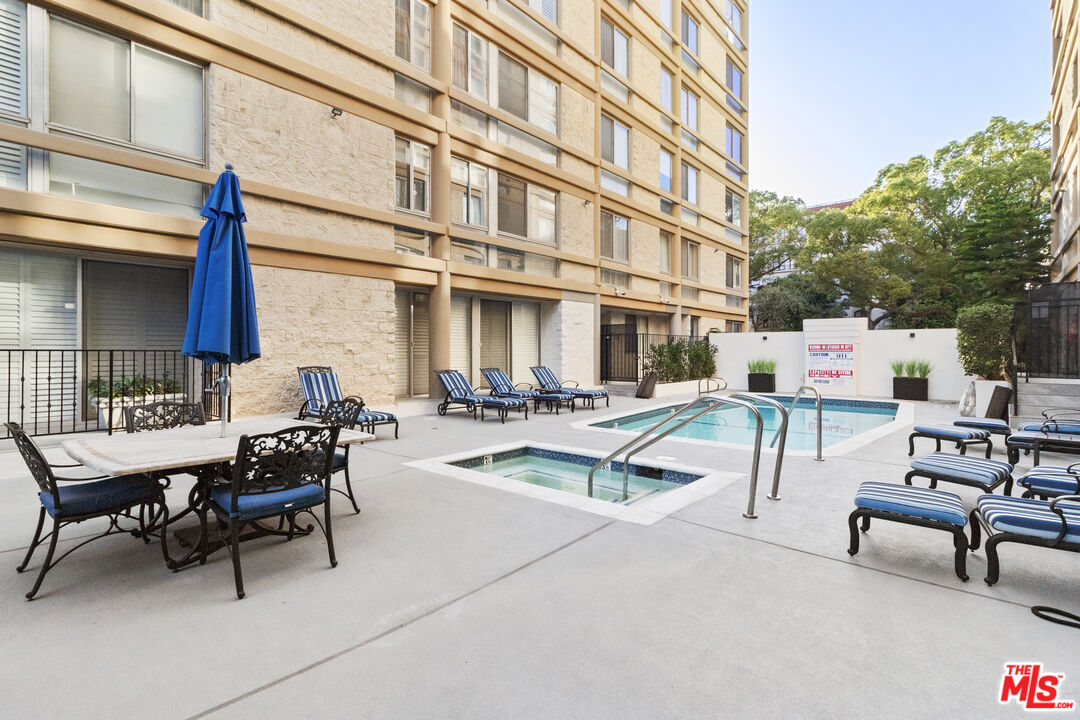 320 N Maple Dr Unit: 303