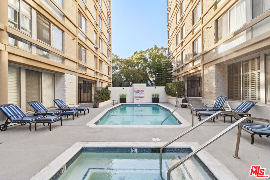 320 N Maple Dr Unit: 303