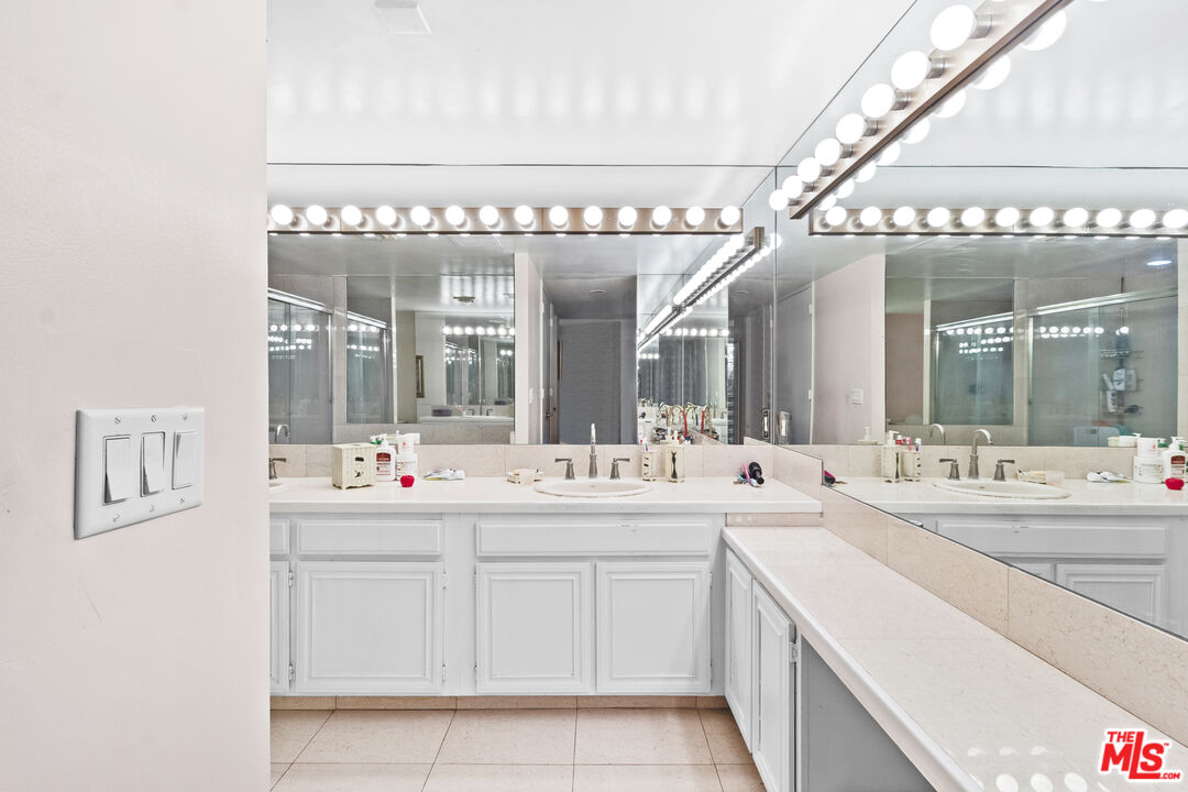 320 N Maple Dr Unit: 303