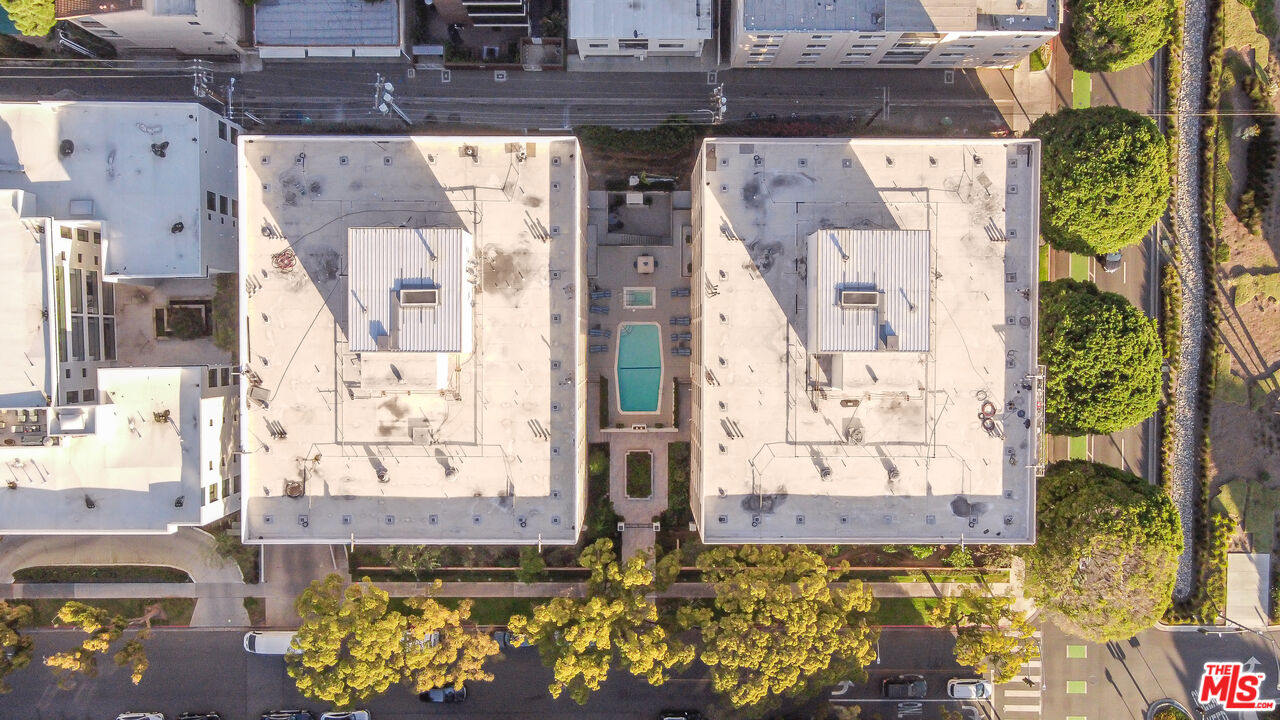 320 N Maple Dr Unit: 303