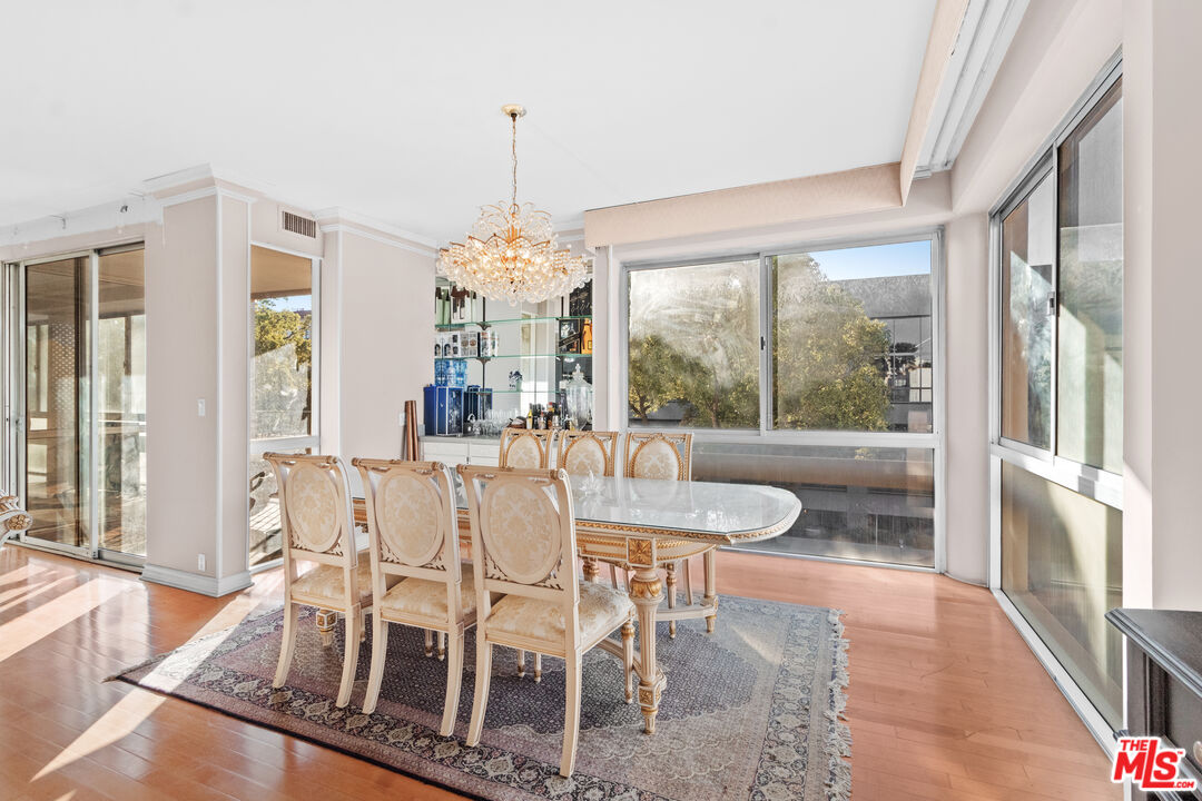 320 N Maple Dr Unit: 303