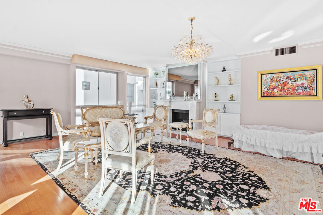 320 N Maple Dr Unit: 303