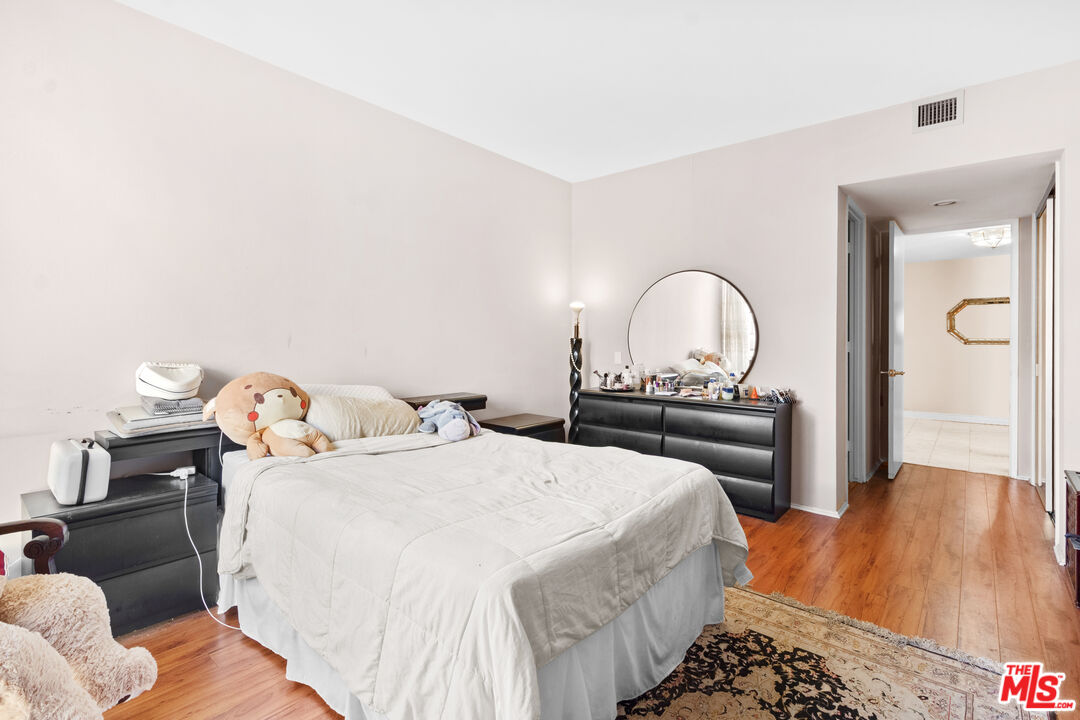 320 N Maple Dr Unit: 303