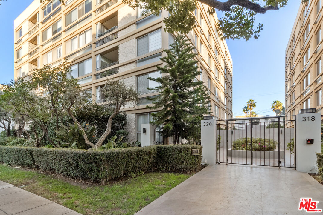 320 N Maple Dr Unit: 303