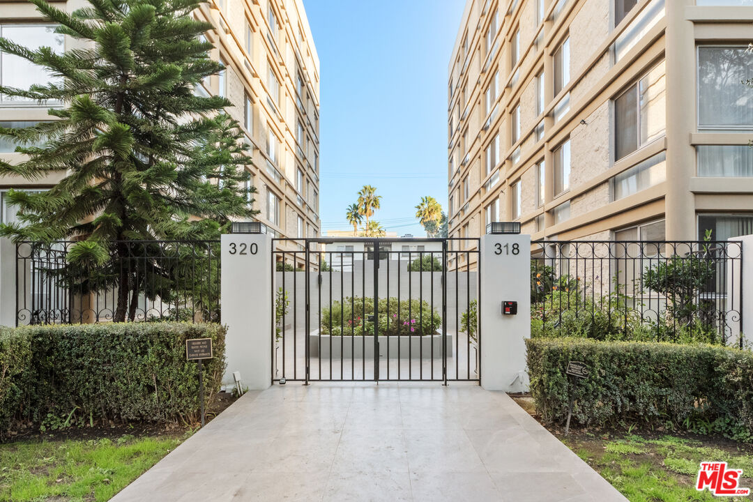 320 N Maple Dr Unit: 303