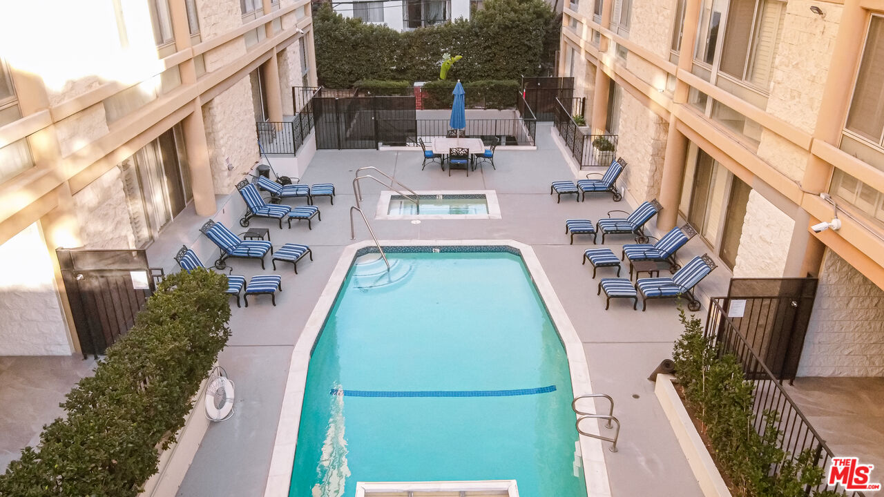 320 N Maple Dr Unit: 303