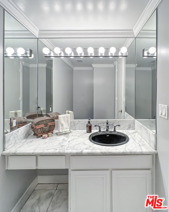 320 N Maple Dr Unit: 303