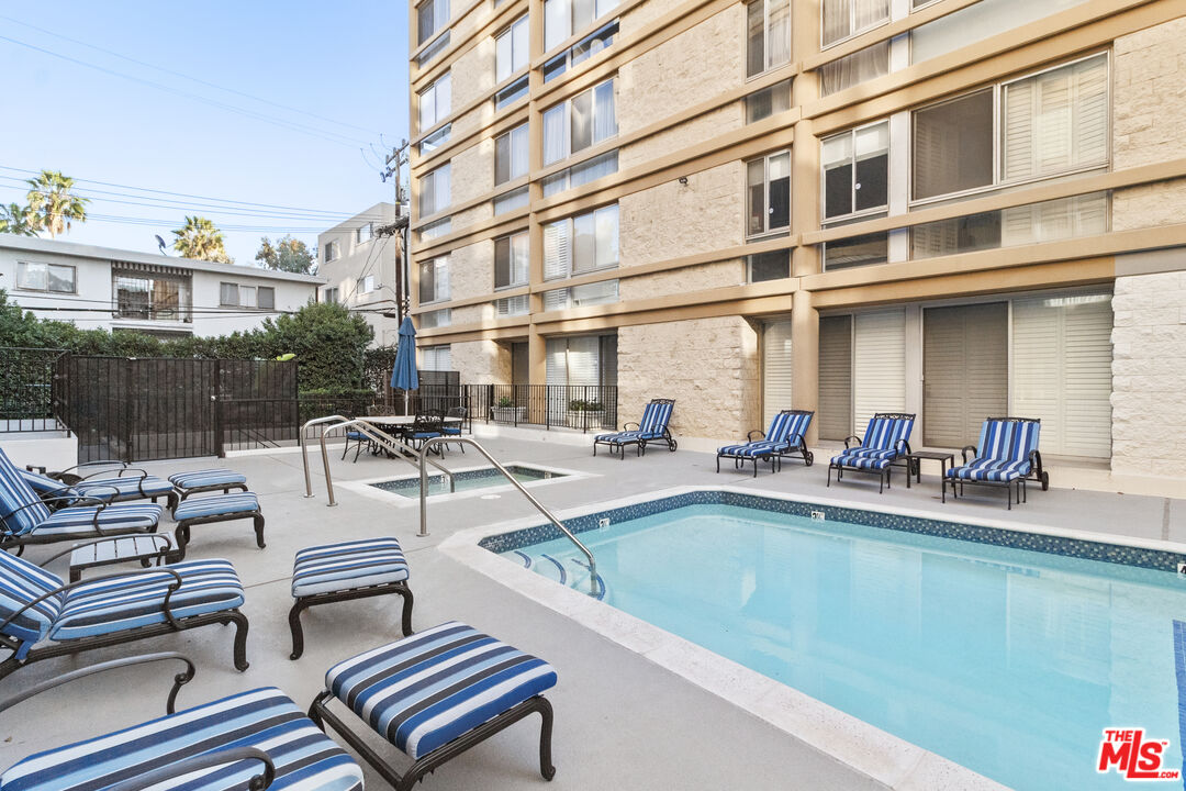 320 N Maple Dr Unit: 303