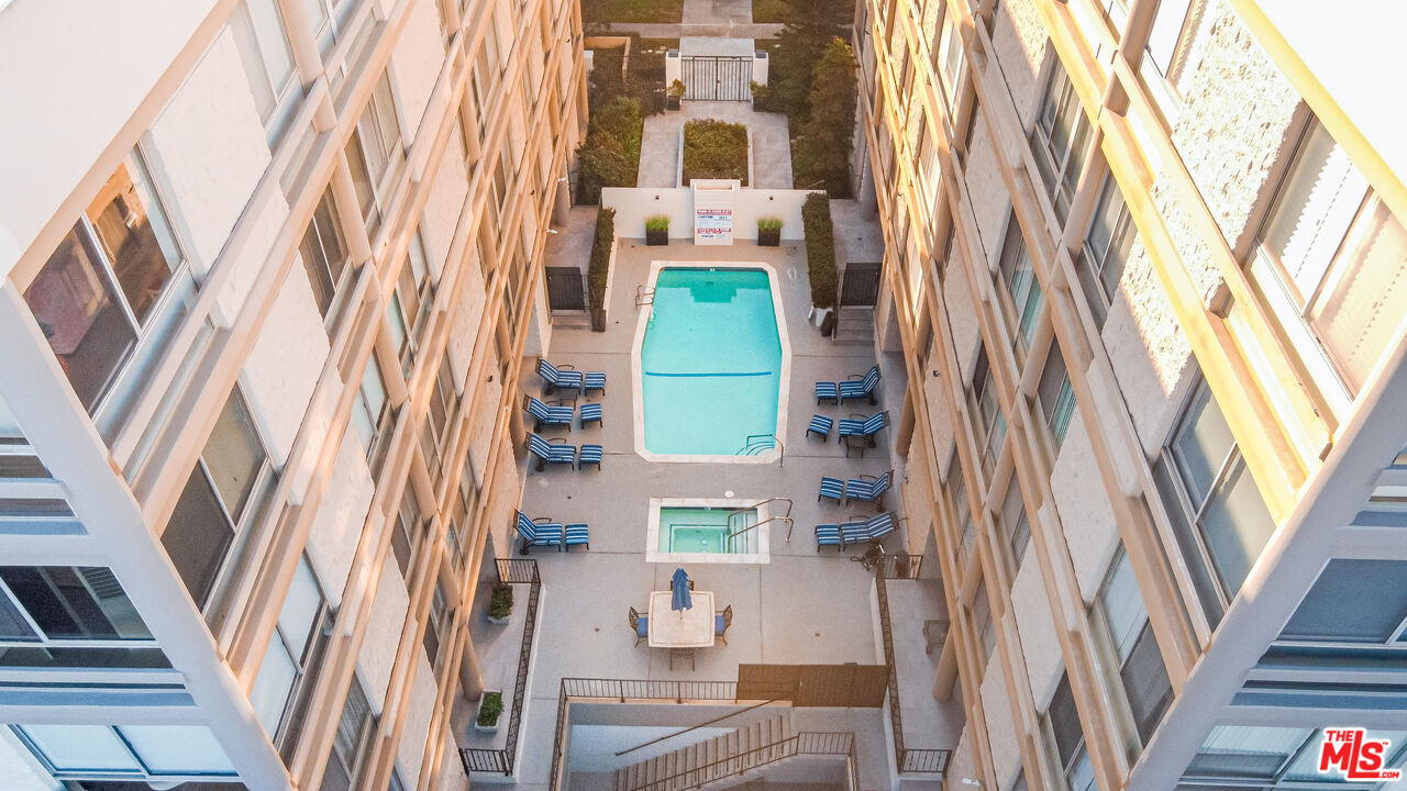 320 N Maple Dr Unit: 303