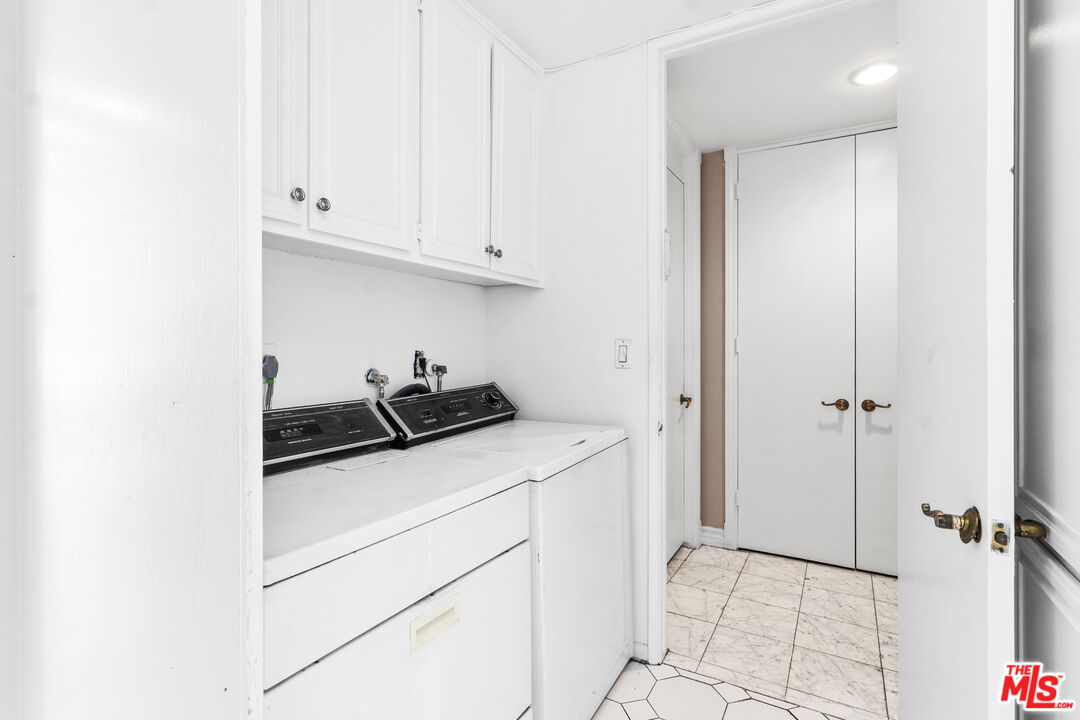 320 N Maple Dr Unit: 303