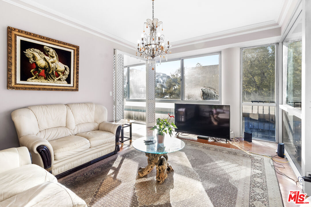 320 N Maple Dr Unit: 303