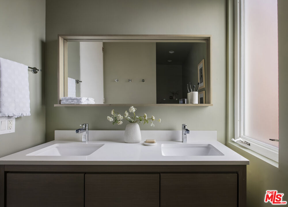 11534 Laurelcrest Dr