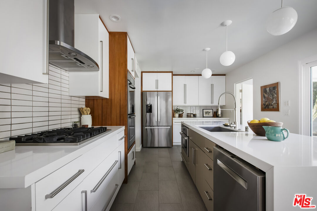 11534 Laurelcrest Dr