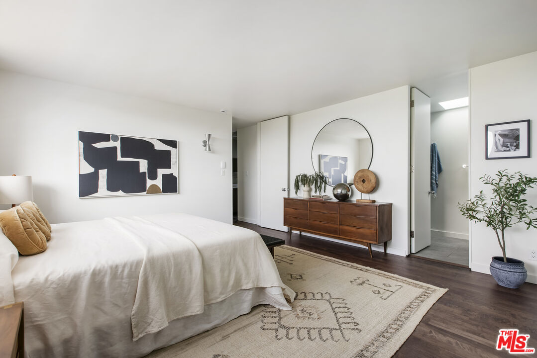 11534 Laurelcrest Dr